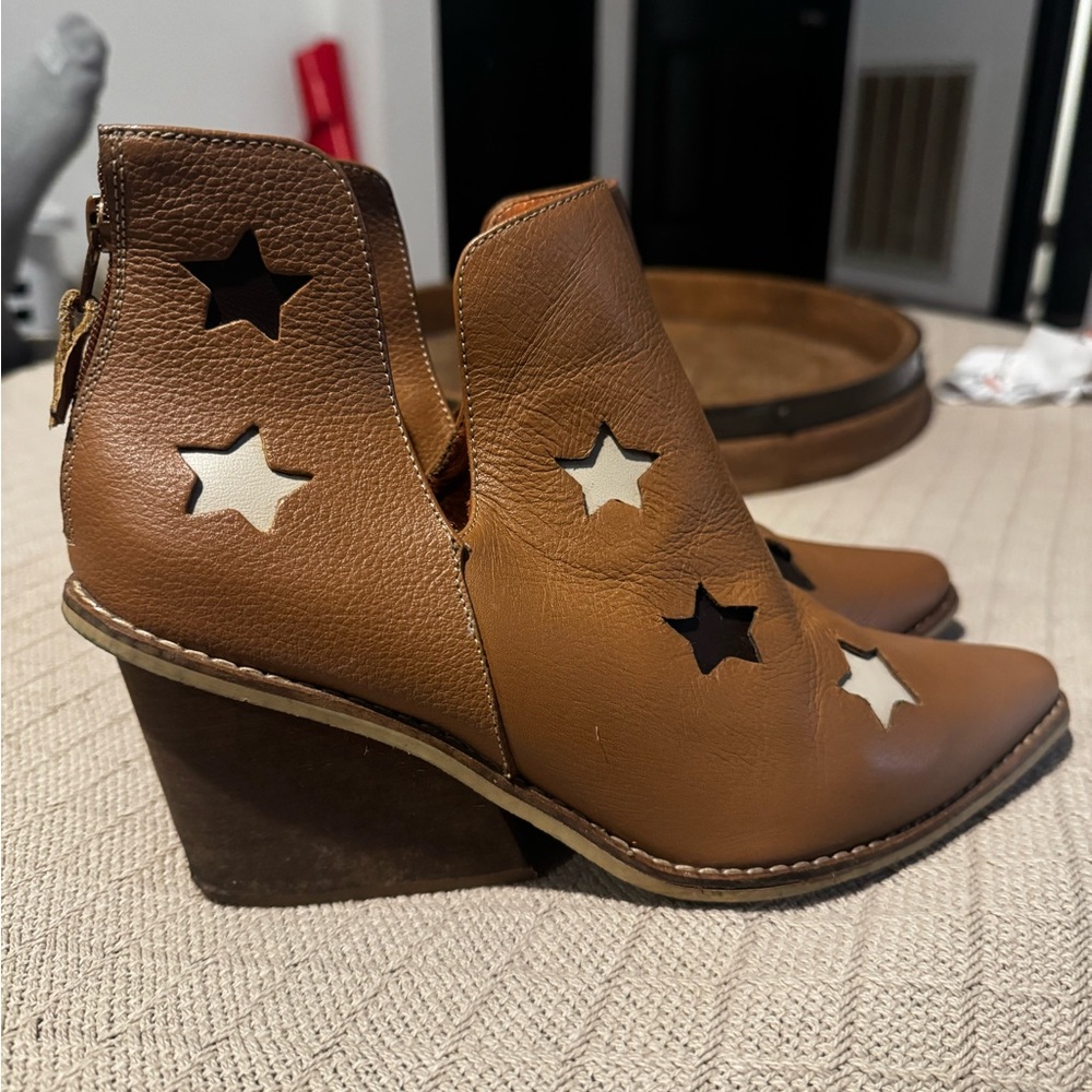Chic Tan Star Cutout Heeled Silvia Cobos Ankle Boots